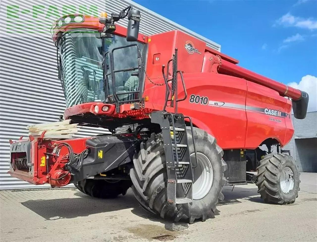 Case-IH 8010 med 30 fods skærebord - Kombajn harvester: slika 2 Case-IH 8010 med 30 fods skærebord - Kombajn harvester: slika 2