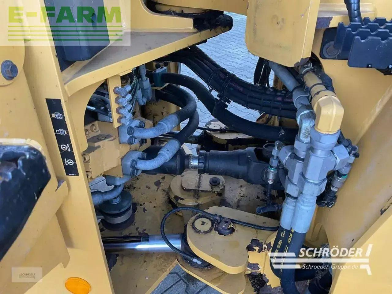 Mini bager Caterpillar 938 m: slika 13