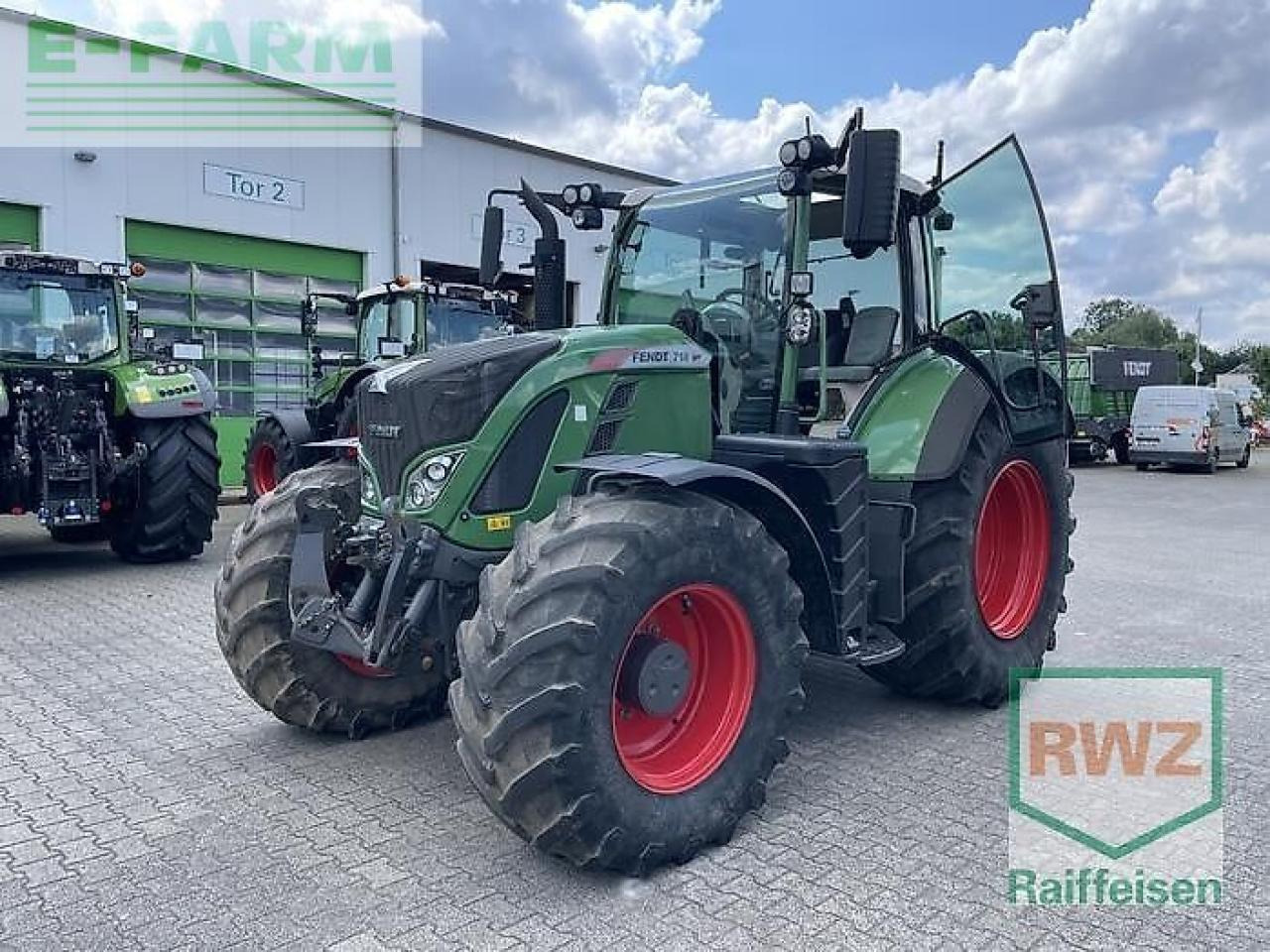 Fendt 718 profi-plus s 4 vario ProfiPlus - Traktor: slika 1 Fendt 718 profi-plus s 4 vario ProfiPlus - Traktor: slika 1