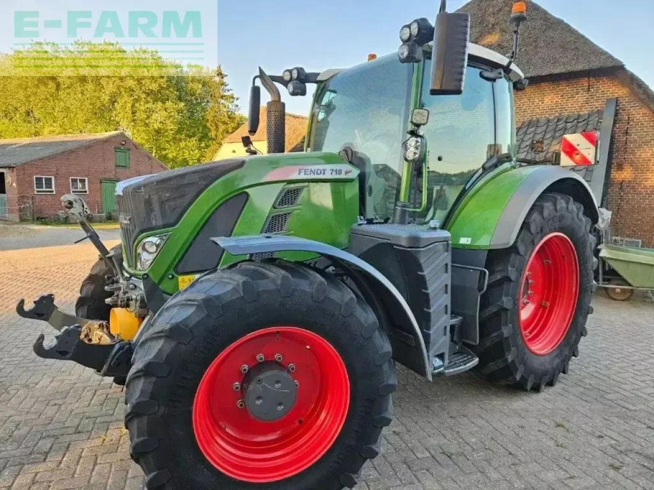 Fendt 718 s4 profi plus 3400h ( 720 722 724 ) - Traktor: slika 1 Fendt 718 s4 profi plus 3400h ( 720 722 724 ) - Traktor: slika 1