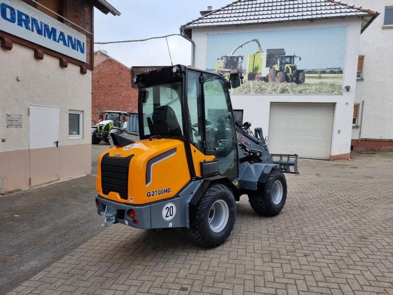 Giant g 2700 hd mit kabine und euro aufnamhe - Kolesni nakladalec: slika 3 Giant g 2700 hd mit kabine und euro aufnamhe - Kolesni nakladalec: slika 3