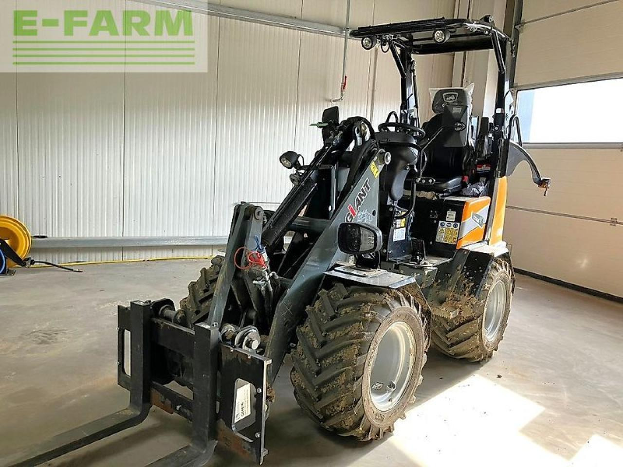 Giant g1500 radlader/hoflader - Mini bager: slika 1 Giant g1500 radlader/hoflader - Mini bager: slika 1