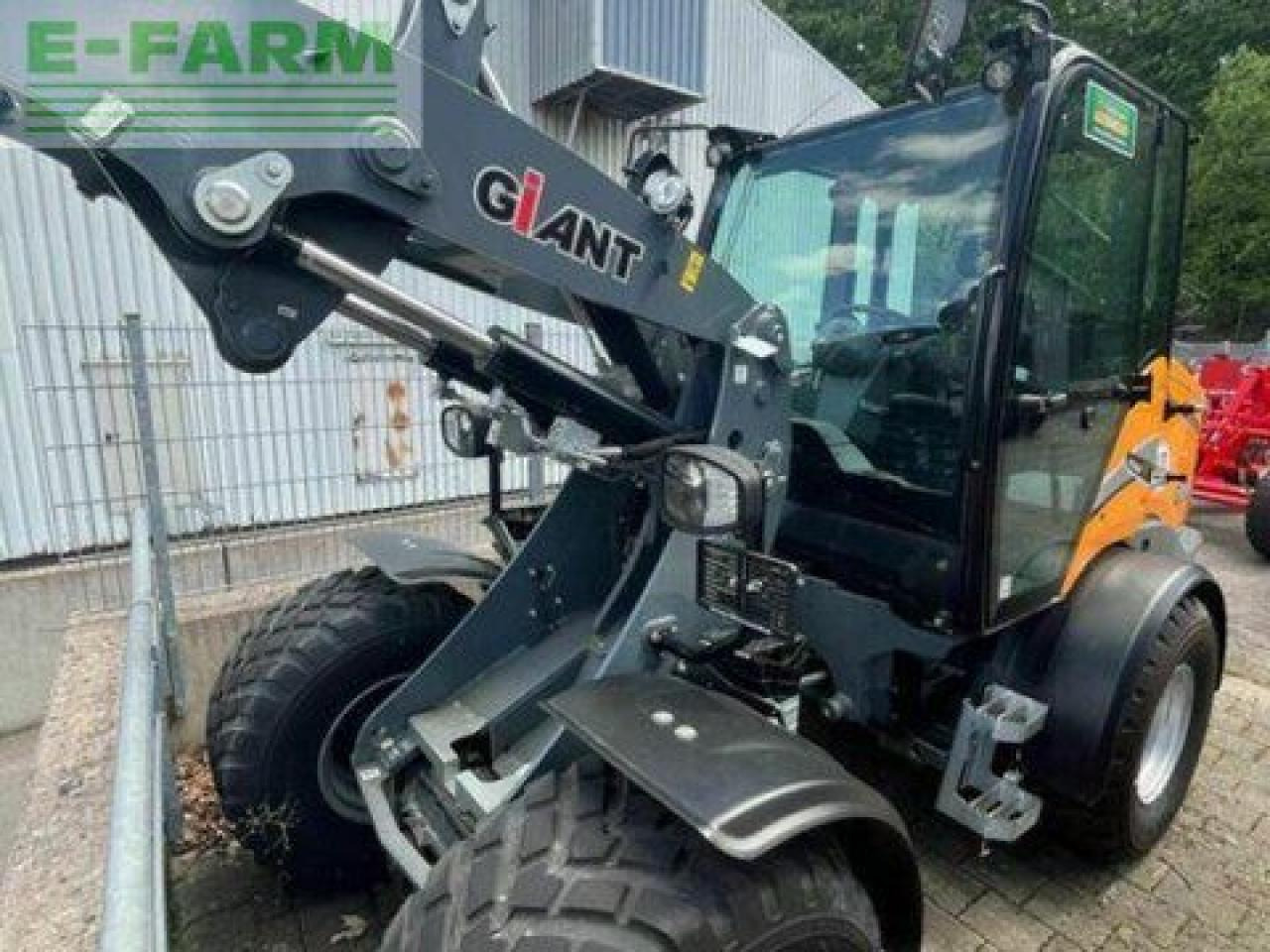 Giant g5000 - Mini bager: slika 1 Giant g5000 - Mini bager: slika 1