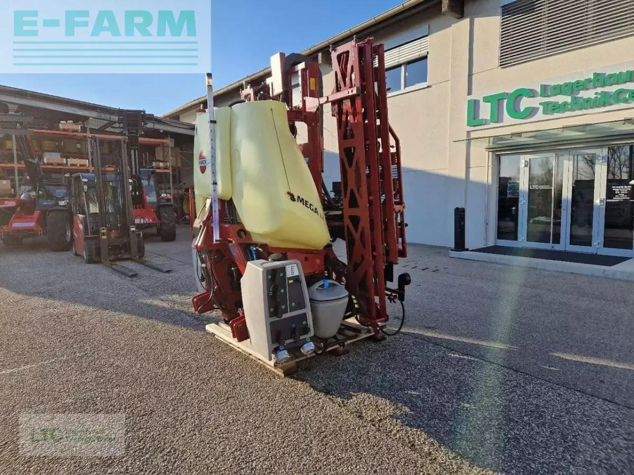 Hardi mega 12 - Vlečna škropilnica: slika 1 Hardi mega 12 - Vlečna škropilnica: slika 1