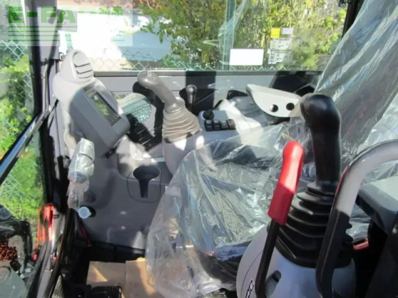 Hitachi zx 33 u-6 - Mini bager: slika 3 Hitachi zx 33 u-6 - Mini bager: slika 3