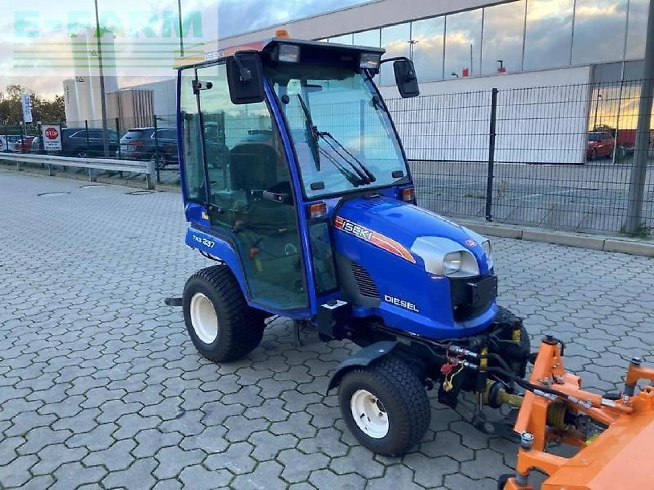 Iseki tgx 237 kehrmaschine, sichermäher - Traktor: slika 4 Iseki tgx 237 kehrmaschine, sichermäher - Traktor: slika 4
