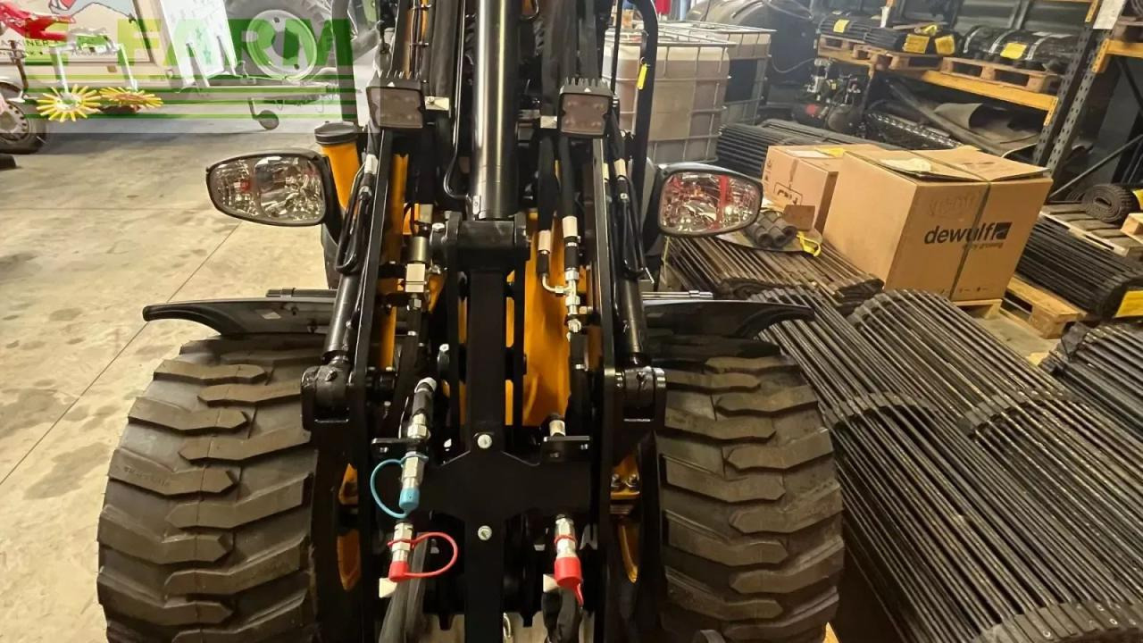 JCB 403 agri smart power - Mini bager: slika 2 JCB 403 agri smart power - Mini bager: slika 2