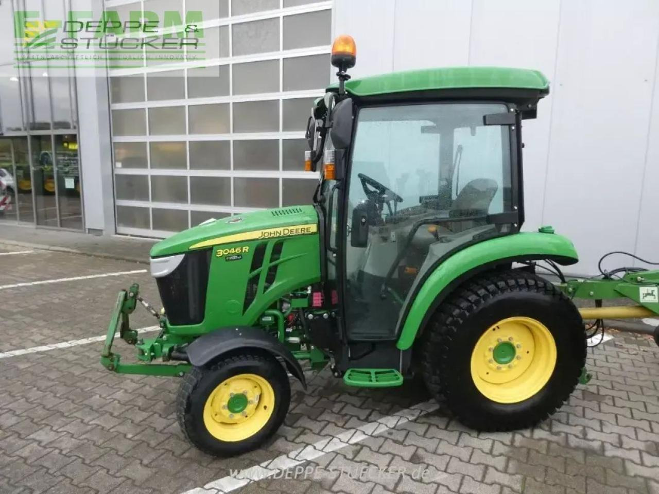 John Deere 3046r - Traktor: slika 1 John Deere 3046r - Traktor: slika 1