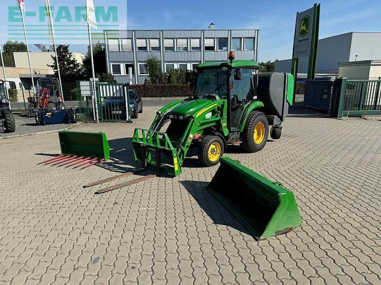 John Deere 3720 - Traktor: slika 1 John Deere 3720 - Traktor: slika 1
