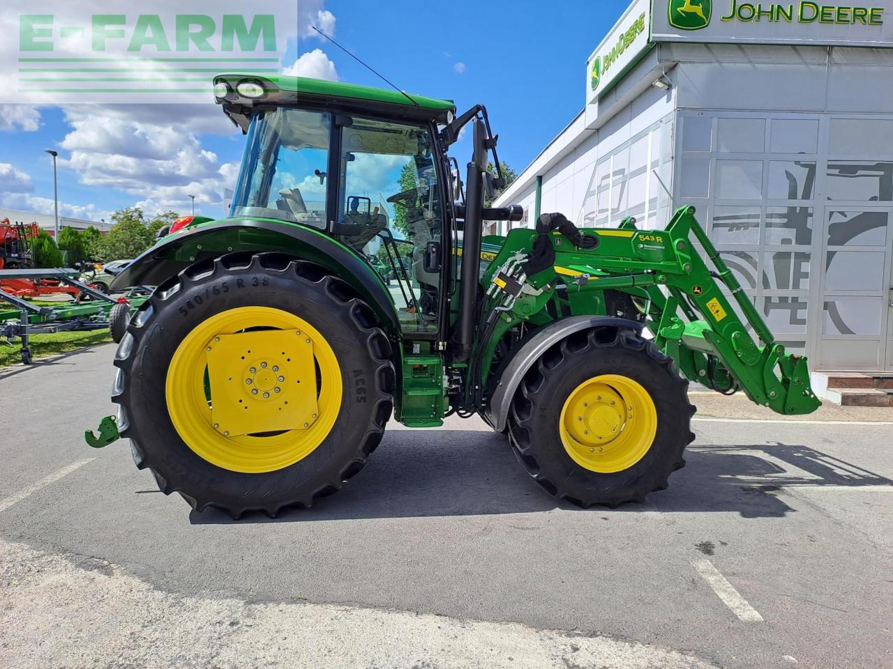 John Deere 5125R - Traktor: slika 2 John Deere 5125R - Traktor: slika 2