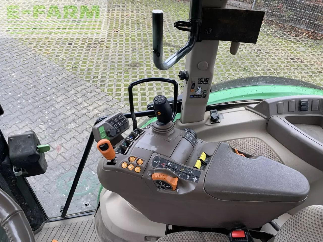 Traktor John Deere 5125r: slika 7