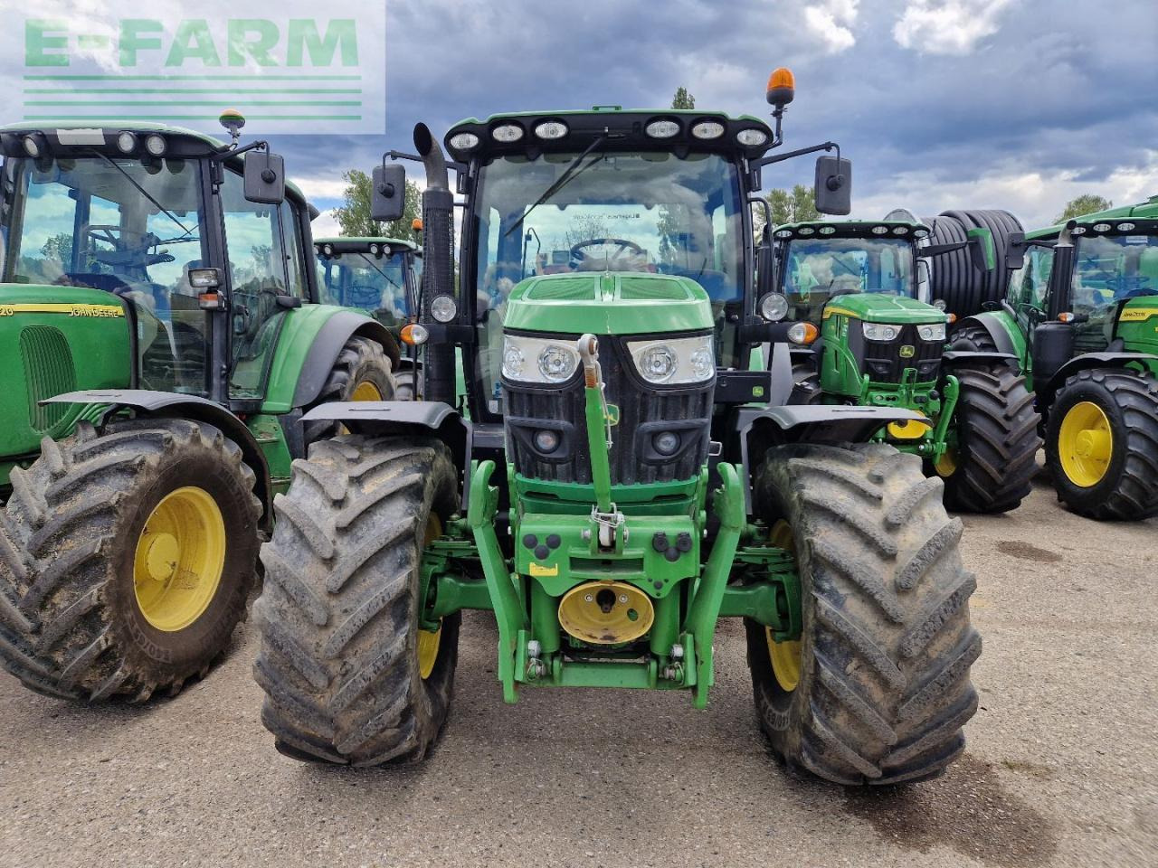 John Deere 6125R - Traktor: slika 2 John Deere 6125R - Traktor: slika 2