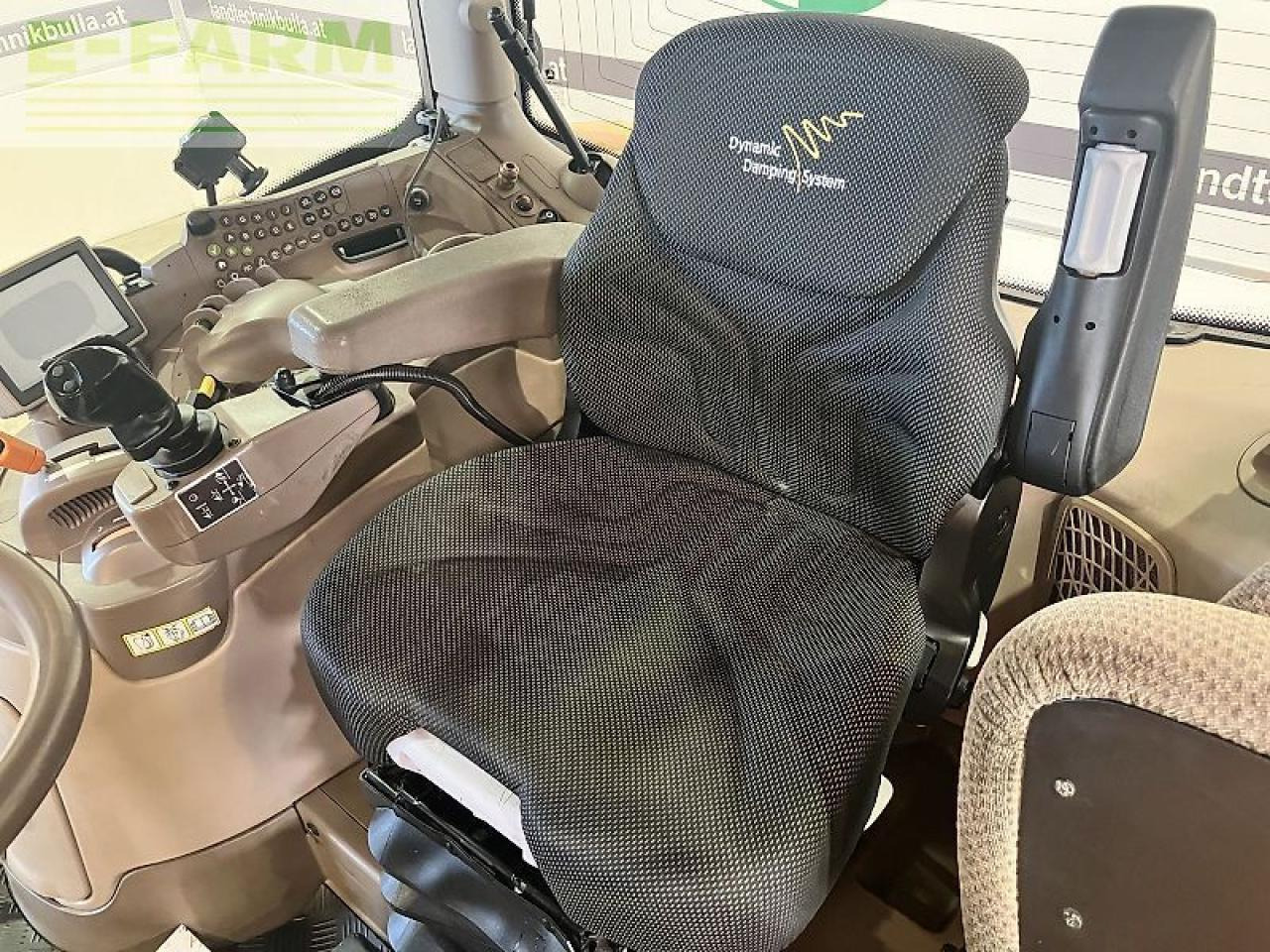 Traktor John Deere 6125r: slika 15