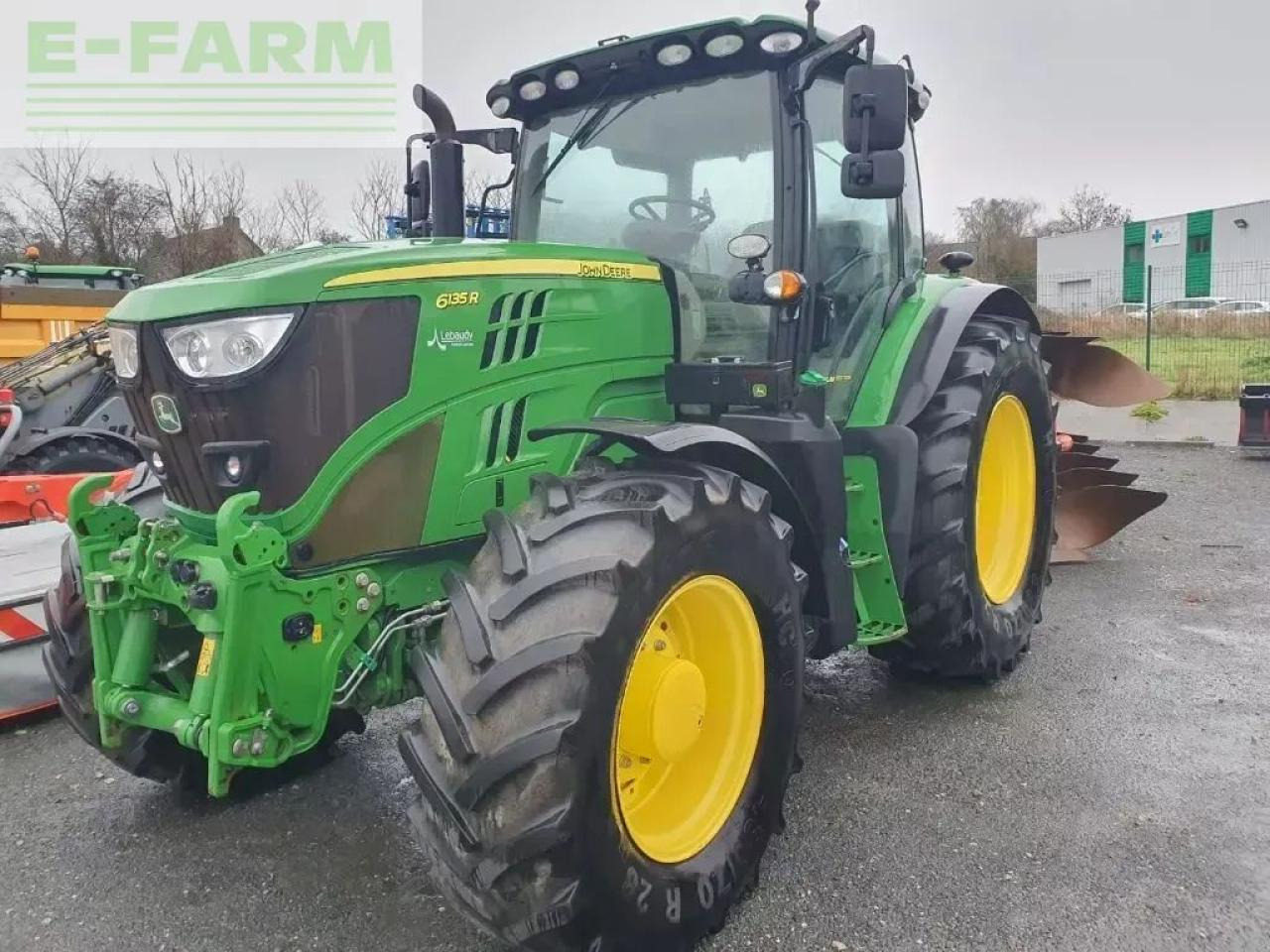 John Deere 6135r - Traktor: slika 1 John Deere 6135r - Traktor: slika 1