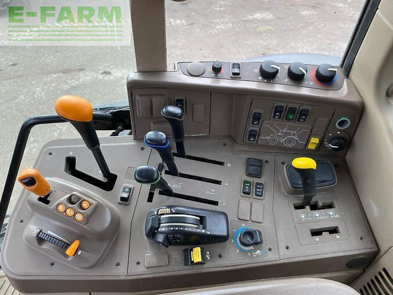 Traktor John Deere 6195m: slika 13