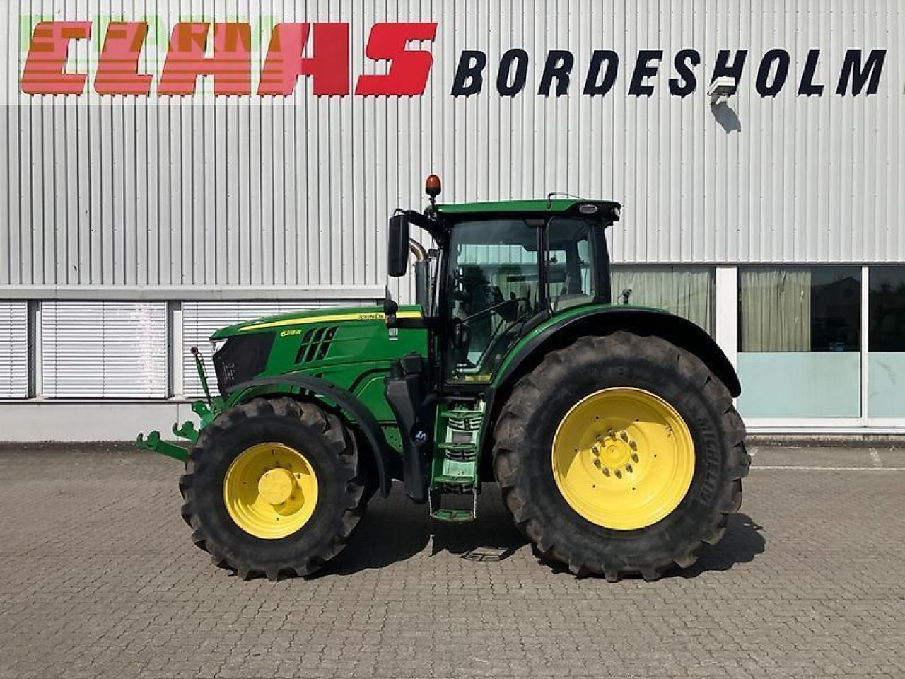 John Deere 6215 r - Traktor: slika 1 John Deere 6215 r - Traktor: slika 1