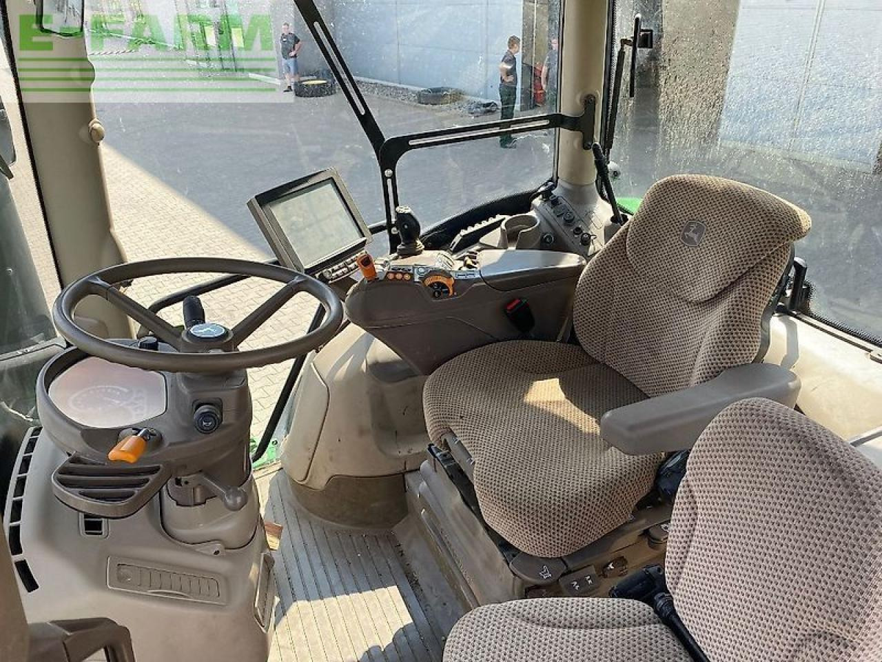 Traktor John Deere 6215r: slika 8