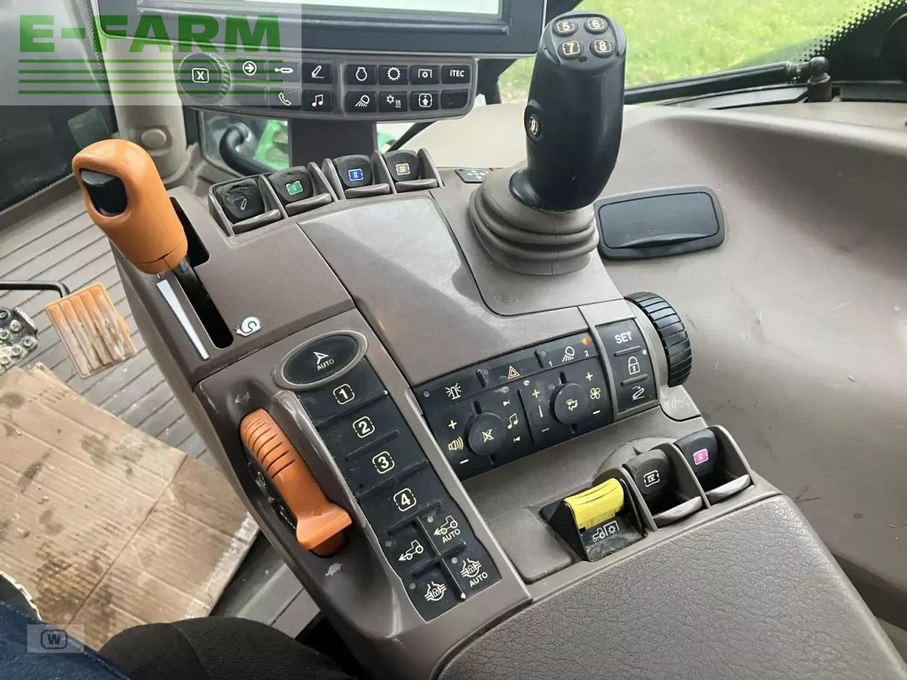Traktor John Deere 6215r: slika 24