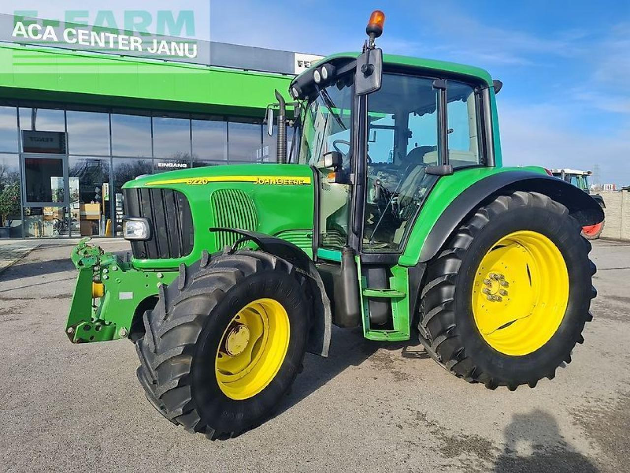 John Deere 6220 premium - Traktor: slika 1 John Deere 6220 premium - Traktor: slika 1