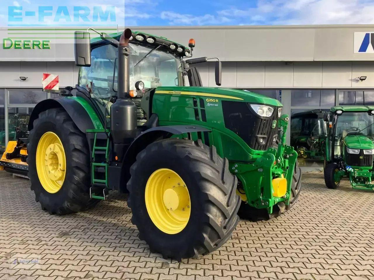 John Deere 6250r - Traktor: slika 1 John Deere 6250r - Traktor: slika 1