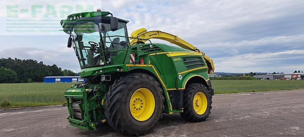 John Deere 8400 - Kombajn za krmo: slika 1 John Deere 8400 - Kombajn za krmo: slika 1