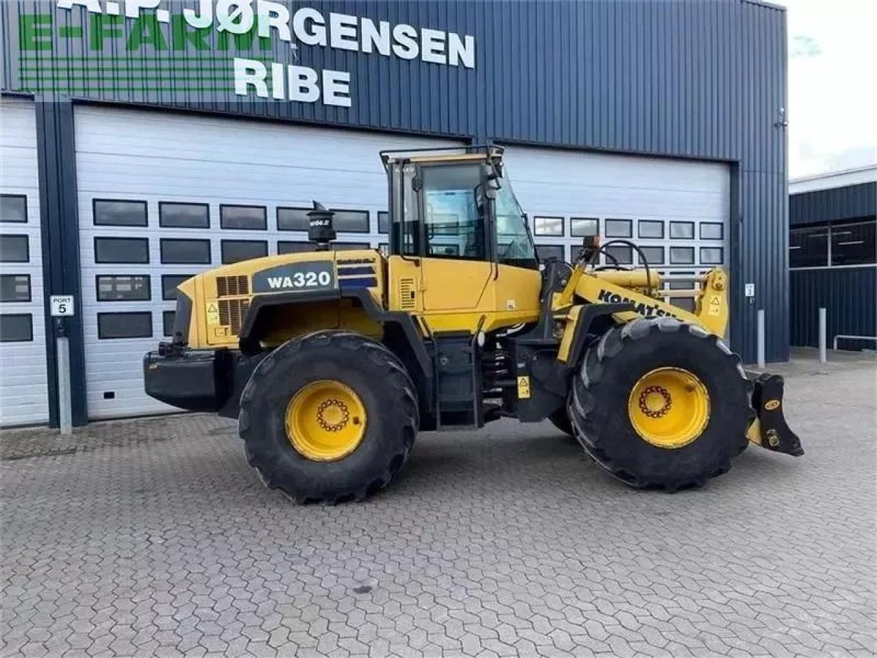 Komatsu wa320-5 - Mini bager: slika 3 Komatsu wa320-5 - Mini bager: slika 3