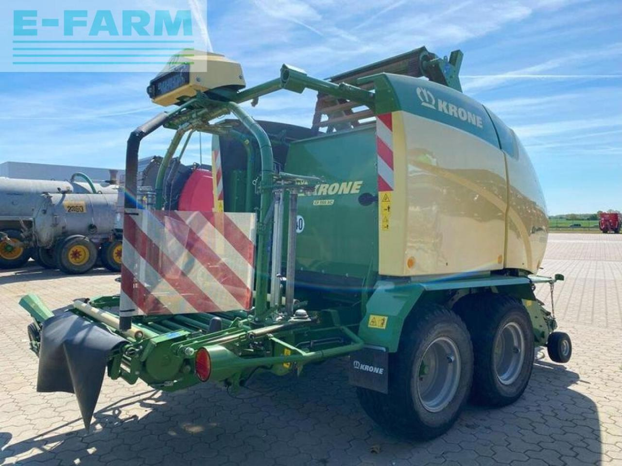 Krone comprima cf 155 presswickelkombi - Balirka za kvadratne bale: slika 5 Krone comprima cf 155 presswickelkombi - Balirka za kvadratne bale: slika 5