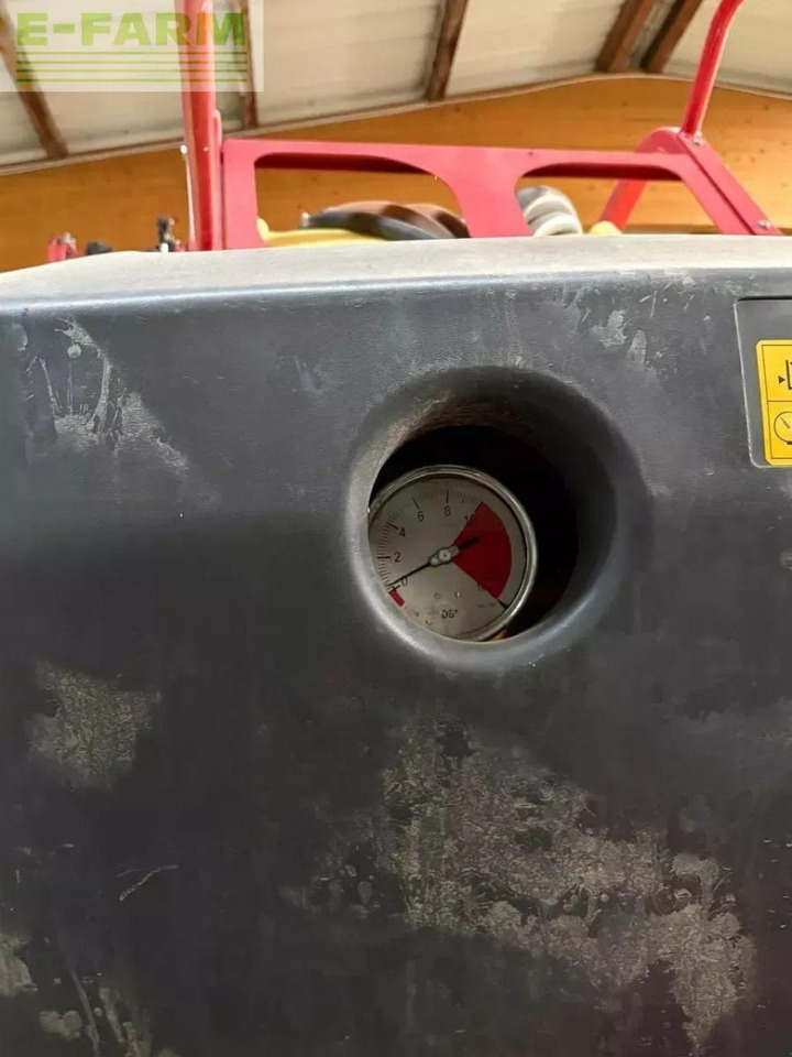 Vlečna škropilnica Kverneland ikarus s 38: slika 21