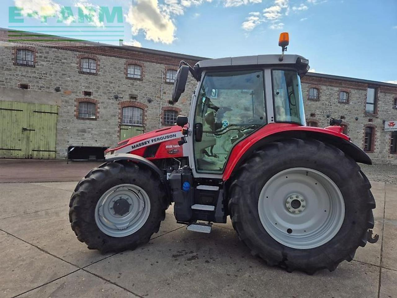 Massey Ferguson 5s.125 dyna-4 essential Essential - Traktor: slika 5 Massey Ferguson 5s.125 dyna-4 essential Essential - Traktor: slika 5