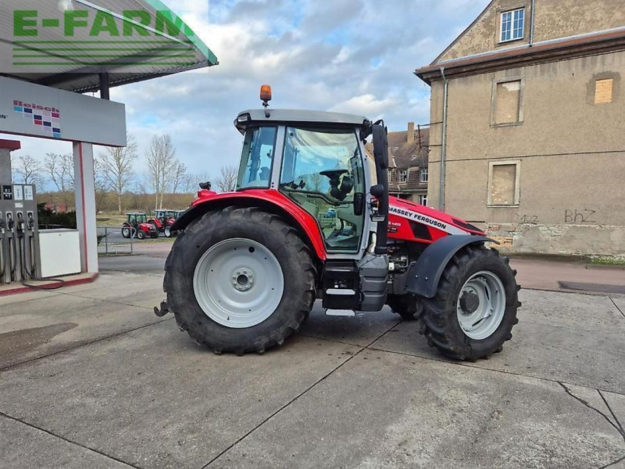Massey Ferguson 5s.125 dyna-4 essential Essential - Traktor: slika 3 Massey Ferguson 5s.125 dyna-4 essential Essential - Traktor: slika 3