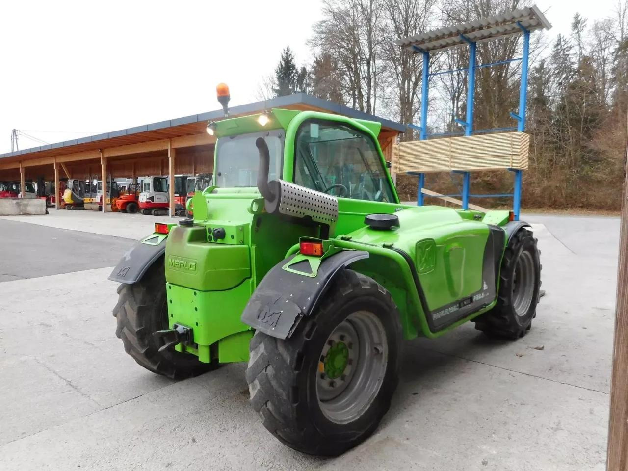 Merlo p32.6 plus ( 2,15 hoch 2,05 breit ) 40 km/h - Teleskopski viličar: slika 4 Merlo p32.6 plus ( 2,15 hoch 2,05 breit ) 40 km/h - Teleskopski viličar: slika 4