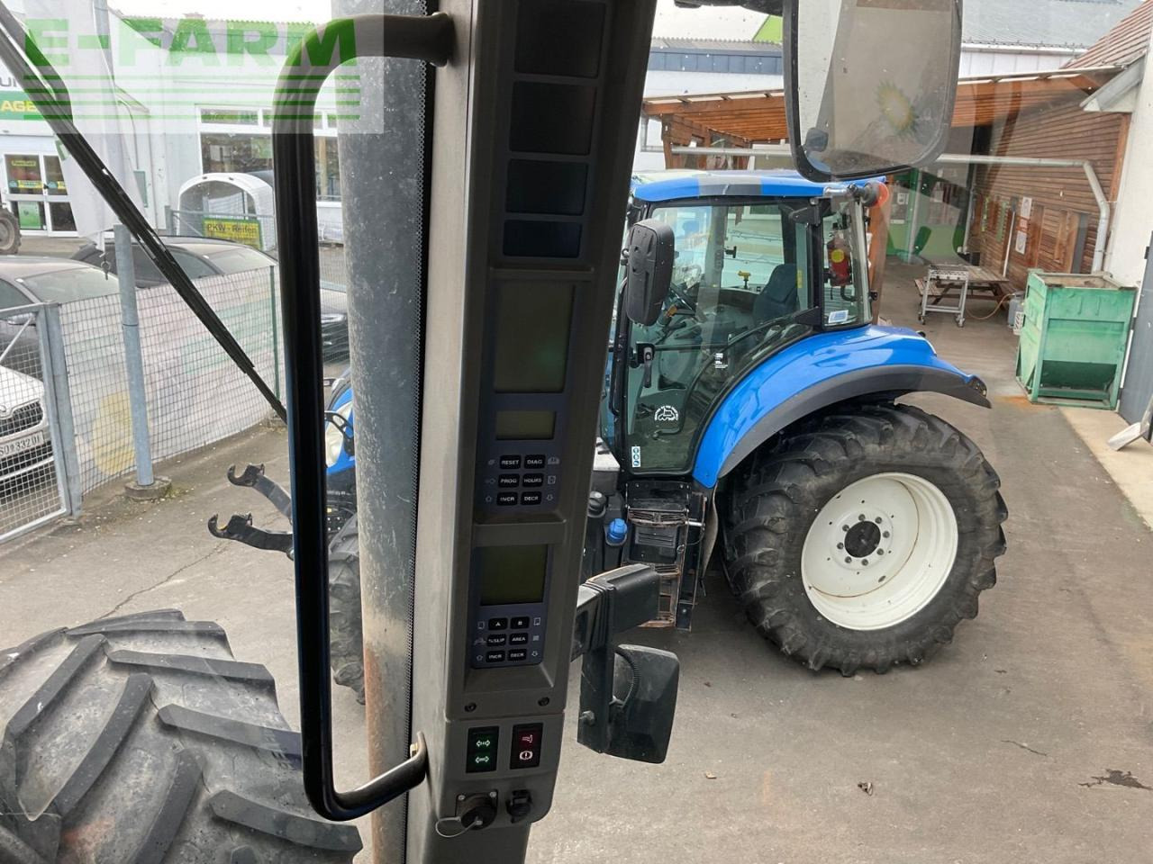 Traktor New Holland TG 285: slika 19