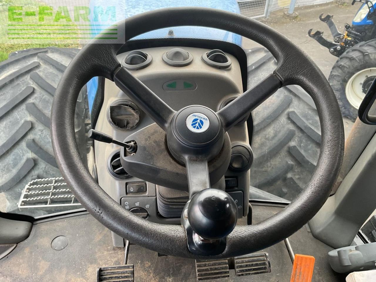 Traktor New Holland TG 285: slika 17