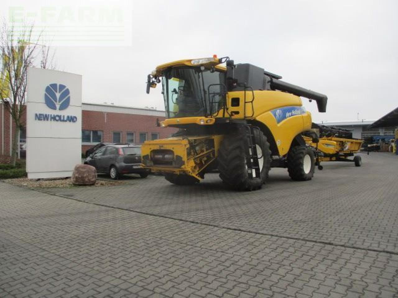 New Holland cr 9060 / cr9060 - Kombajn harvester: slika 2 New Holland cr 9060 / cr9060 - Kombajn harvester: slika 2