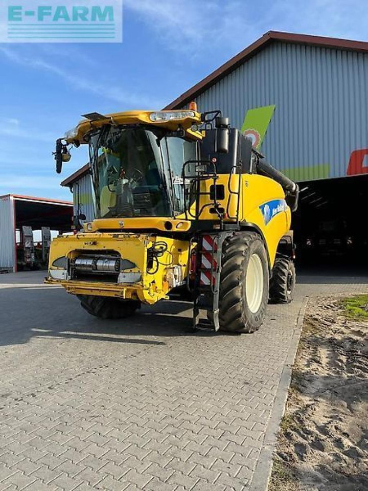 New Holland cr 9070 - Kombajn harvester: slika 1 New Holland cr 9070 - Kombajn harvester: slika 1
