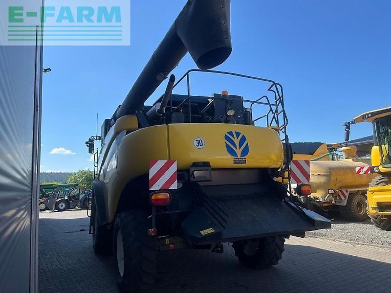New Holland cr 9070 elevation - Kombajn harvester: slika 4 New Holland cr 9070 elevation - Kombajn harvester: slika 4