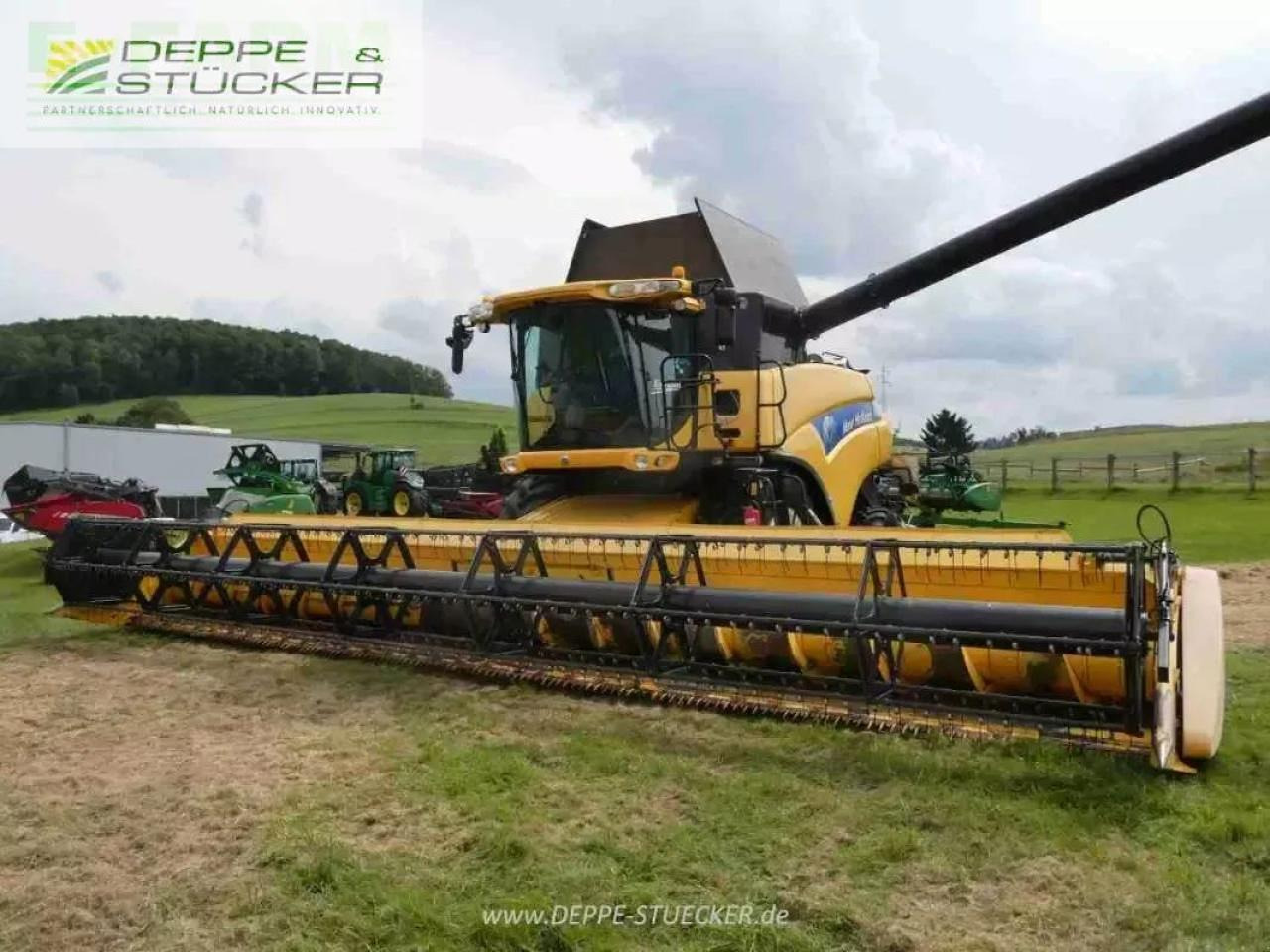 New Holland cr 9090 elevation - Kombajn harvester: slika 3 New Holland cr 9090 elevation - Kombajn harvester: slika 3