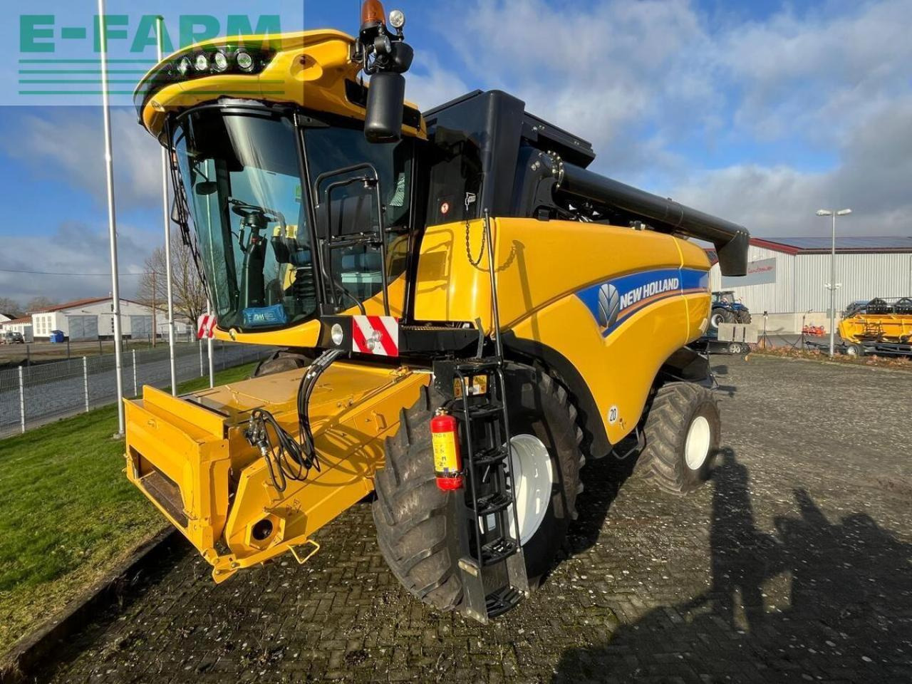 New Holland cx 6.90 schüttler + 25ft sw + sww - Kombajn harvester: slika 1 New Holland cx 6.90 schüttler + 25ft sw + sww - Kombajn harvester: slika 1