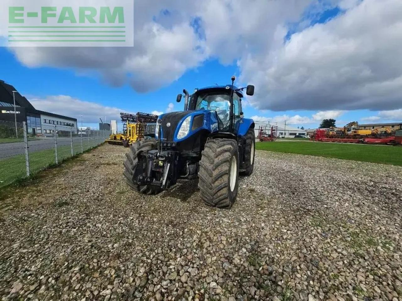 New Holland t 8.300 - Traktor: slika 3 New Holland t 8.300 - Traktor: slika 3
