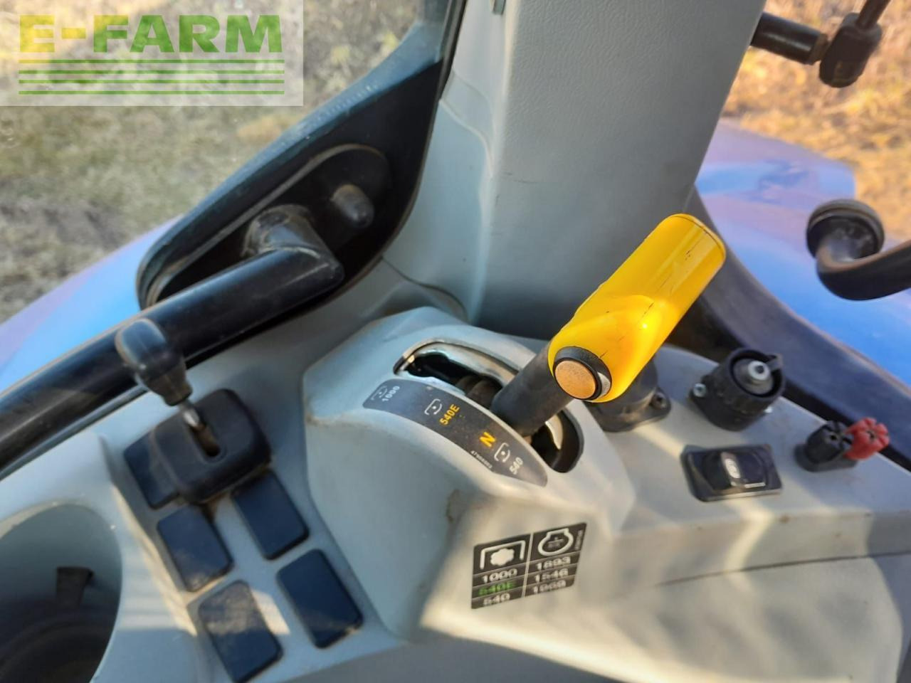 Traktor New Holland t6.140 auto command: slika 9