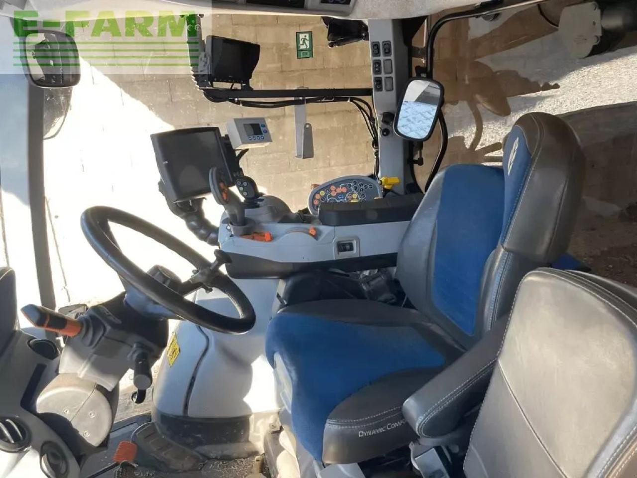 New Holland t6.165 dynamic command - Traktor: slika 4 New Holland t6.165 dynamic command - Traktor: slika 4