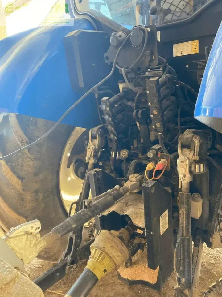 New Holland t6.165 dynamic command - Traktor: slika 3 New Holland t6.165 dynamic command - Traktor: slika 3