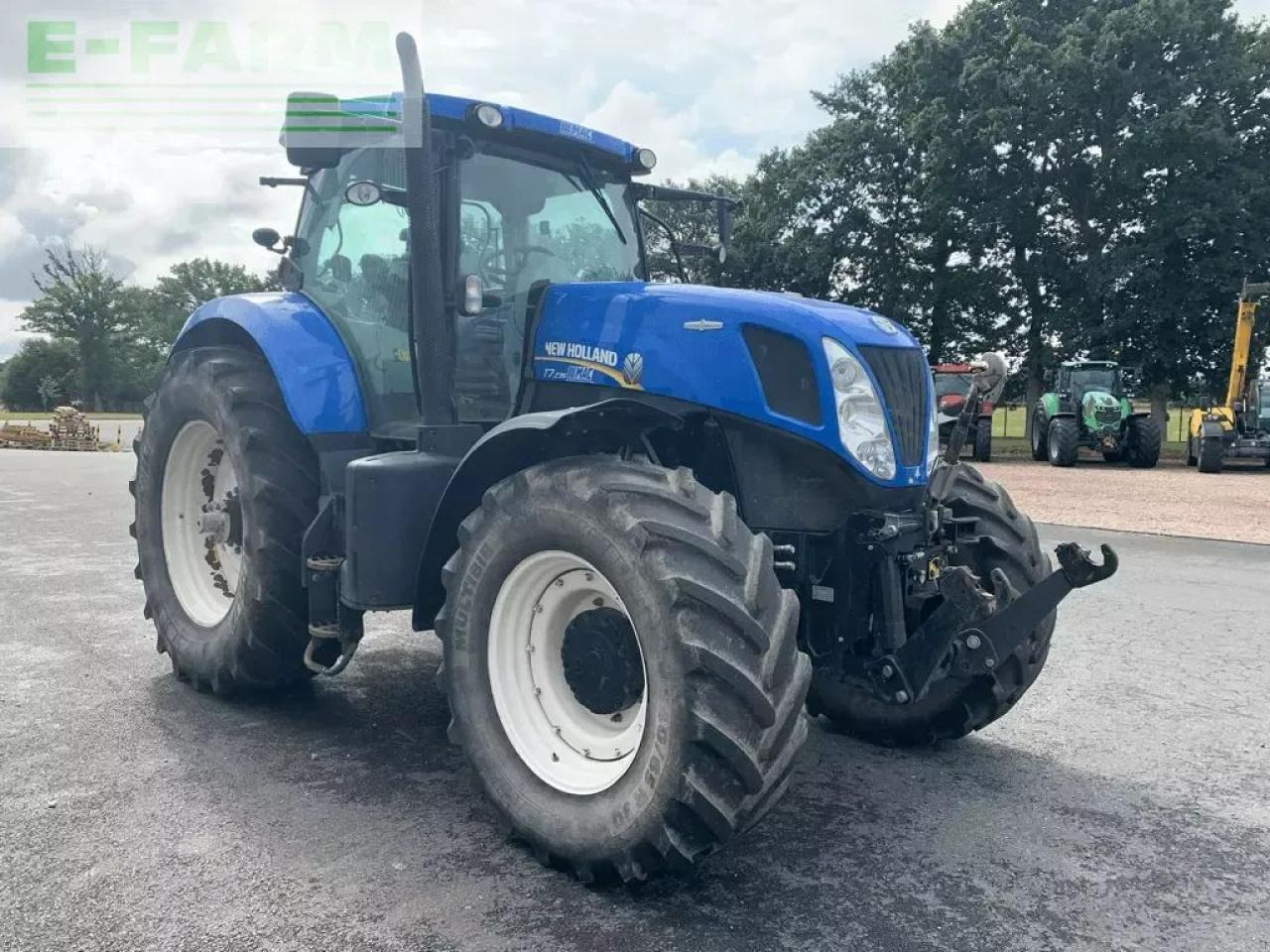 New Holland t7.235 auto command - Traktor: slika 2 New Holland t7.235 auto command - Traktor: slika 2