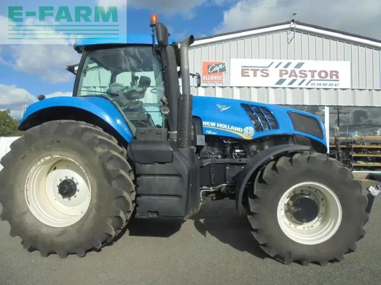 New Holland t8.330 - Traktor: slika 1 New Holland t8.330 - Traktor: slika 1