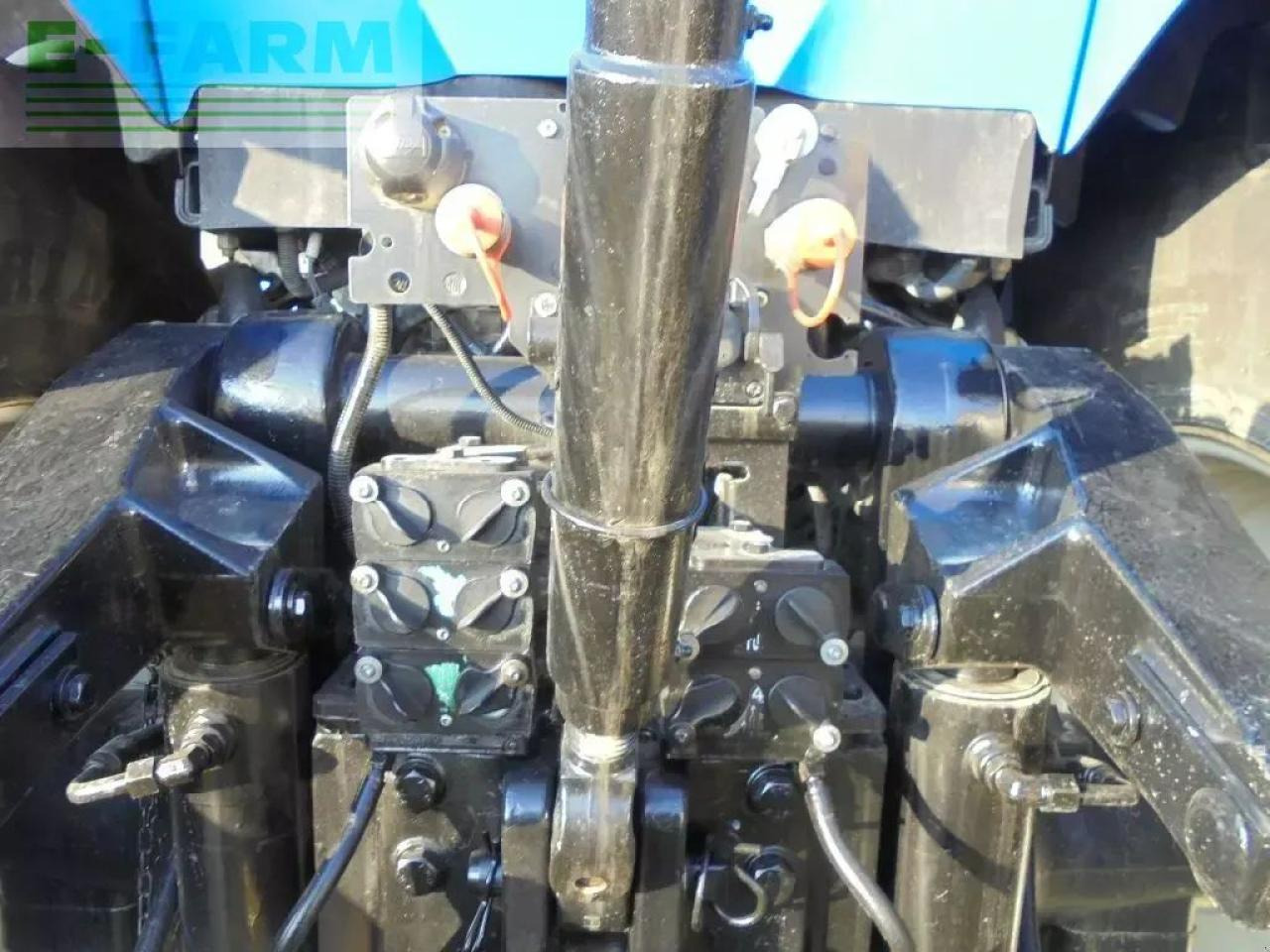 New Holland t8.330 - Traktor: slika 4 New Holland t8.330 - Traktor: slika 4