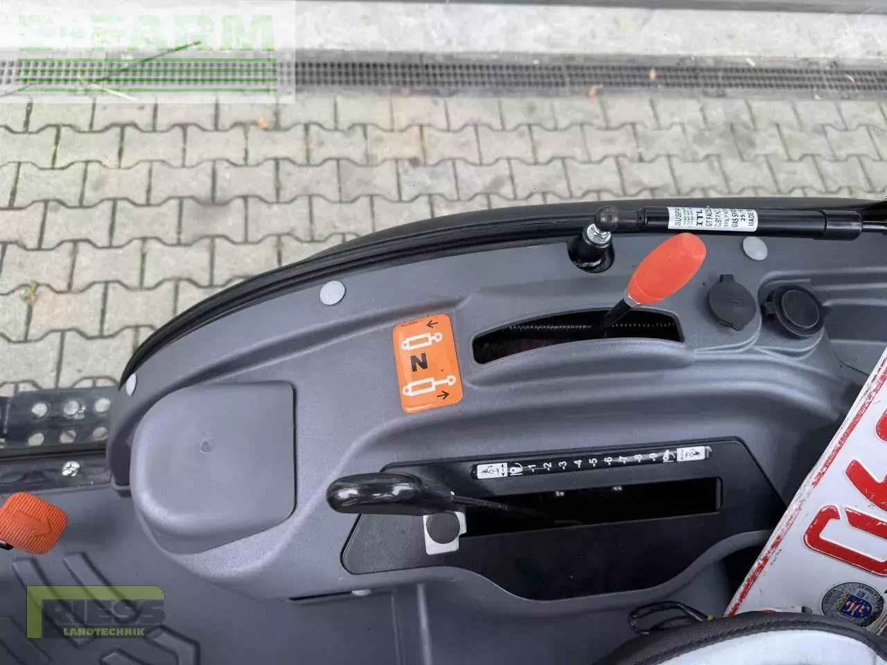 Solis 26 hst kabine panther (black) - Traktor: slika 5 Solis 26 hst kabine panther (black) - Traktor: slika 5