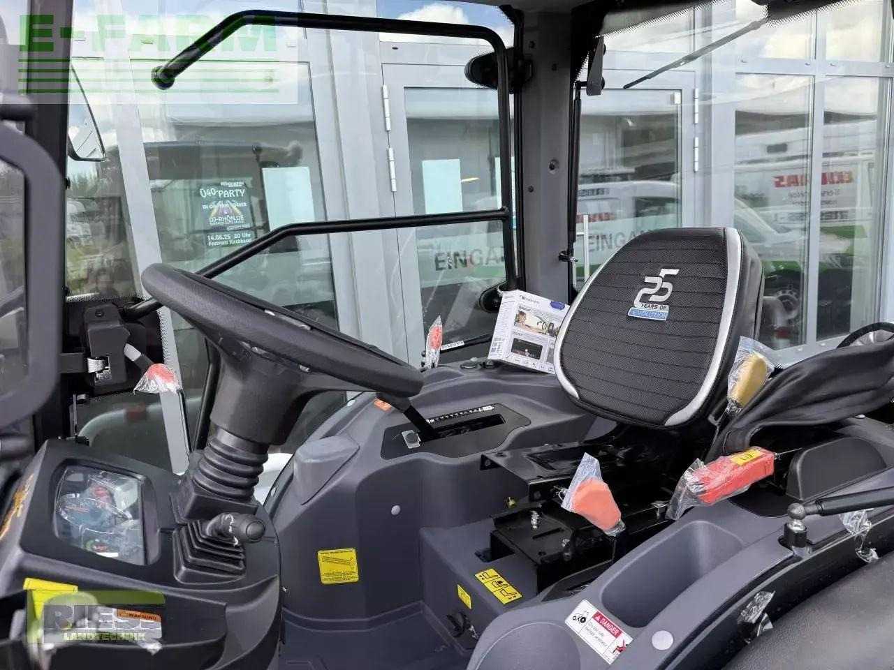 Solis 26 hst kabine panther (black) - Traktor: slika 4 Solis 26 hst kabine panther (black) - Traktor: slika 4