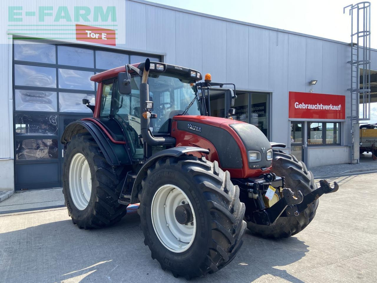 Valtra n 121 hi-tech - Traktor: slika 1 Valtra n 121 hi-tech - Traktor: slika 1