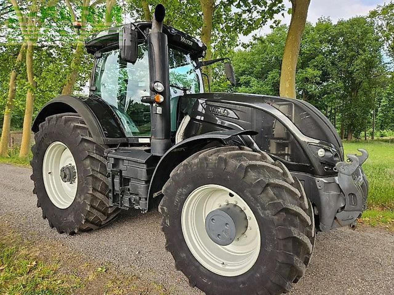 Valtra s394 smarttouch twintrac s274 s294 s324 s354 s374 fendt agco - Traktor: slika 1 Valtra s394 smarttouch twintrac s274 s294 s324 s354 s374 fendt agco - Traktor: slika 1