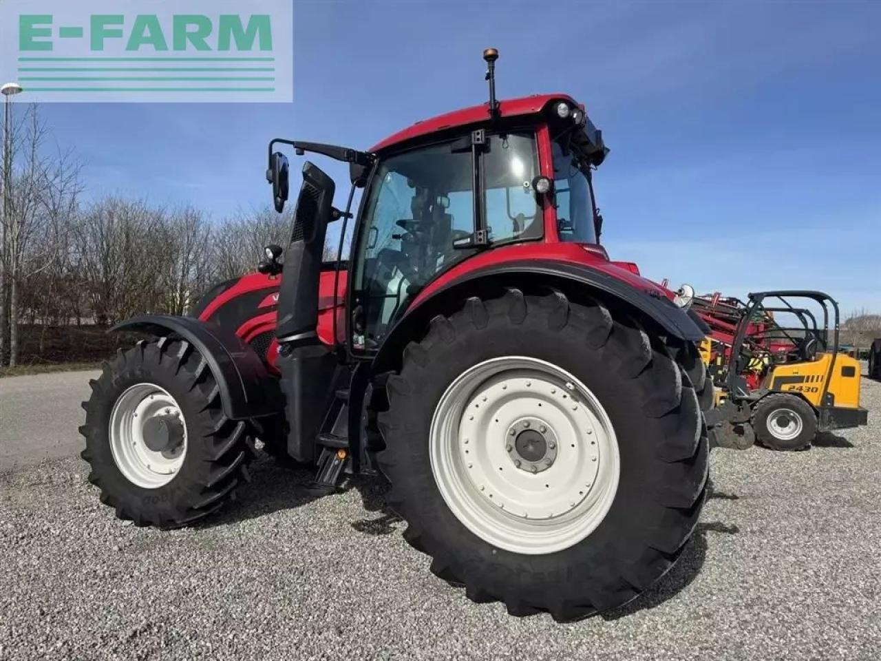 Valtra t255 activ med twin-trac vendbar købine Active - Traktor: slika 3 Valtra t255 activ med twin-trac vendbar købine Active - Traktor: slika 3